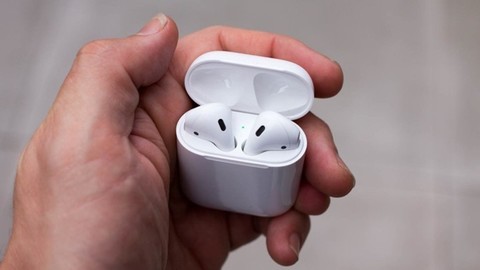 Bloomberg: AirPods       