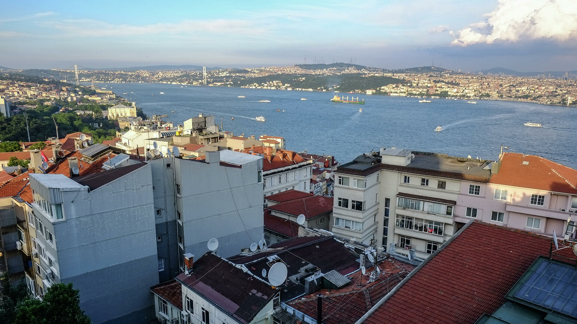 Власти Стамбула прокомментировали ситуацию в Босфоре 