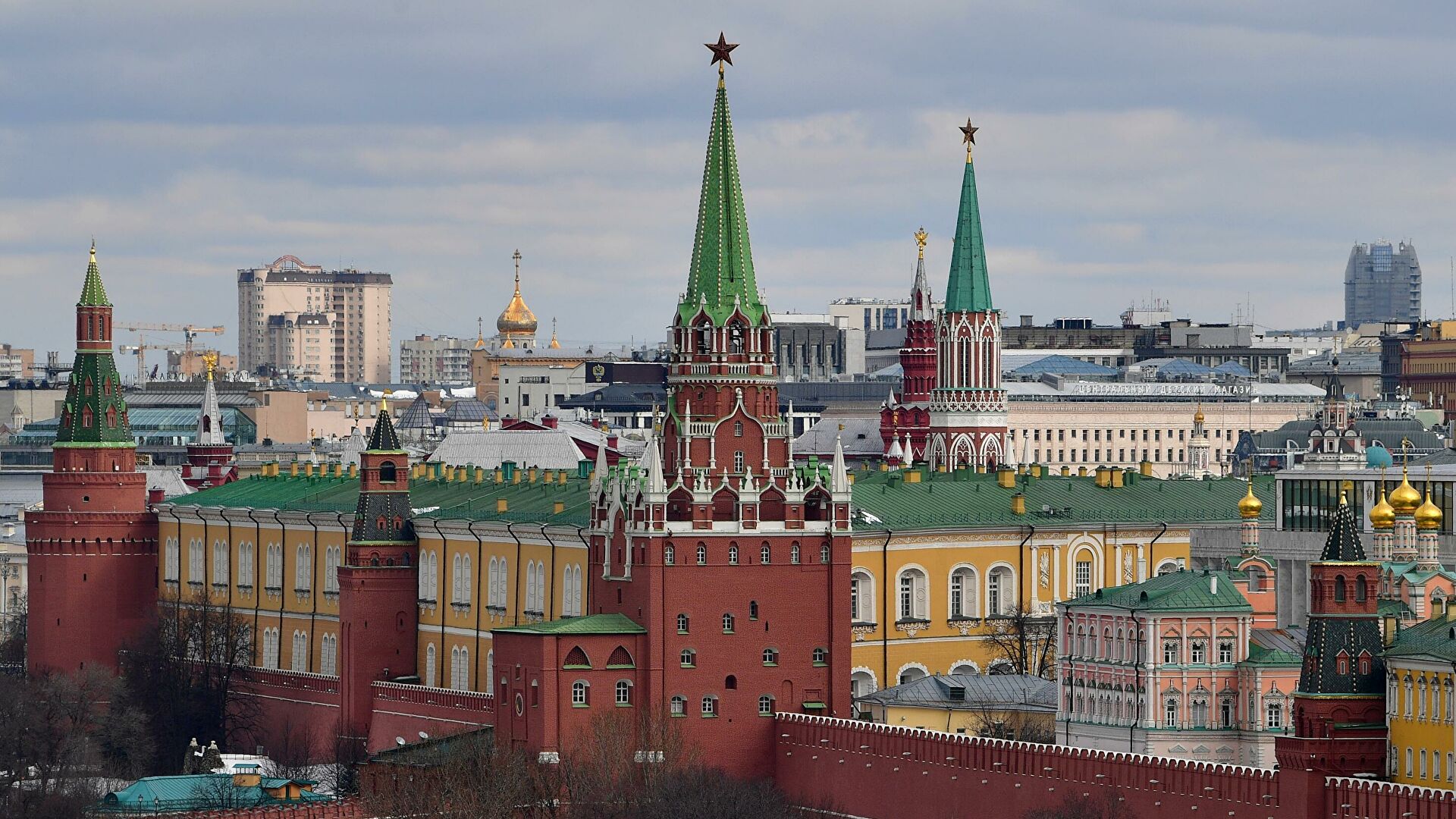 В Кремле назвали основную тему совещания Путина с правительством В Кремле назвали основную тему совещания Путина с правительством