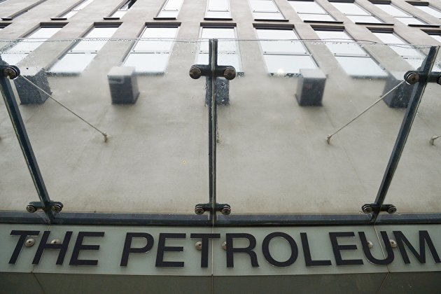 Фьючерсы на нефть закрылись ростом до более чем двухлетнего максимума Фьючерсы на нефть закрылись ростом до более чем двухлетнего максимума