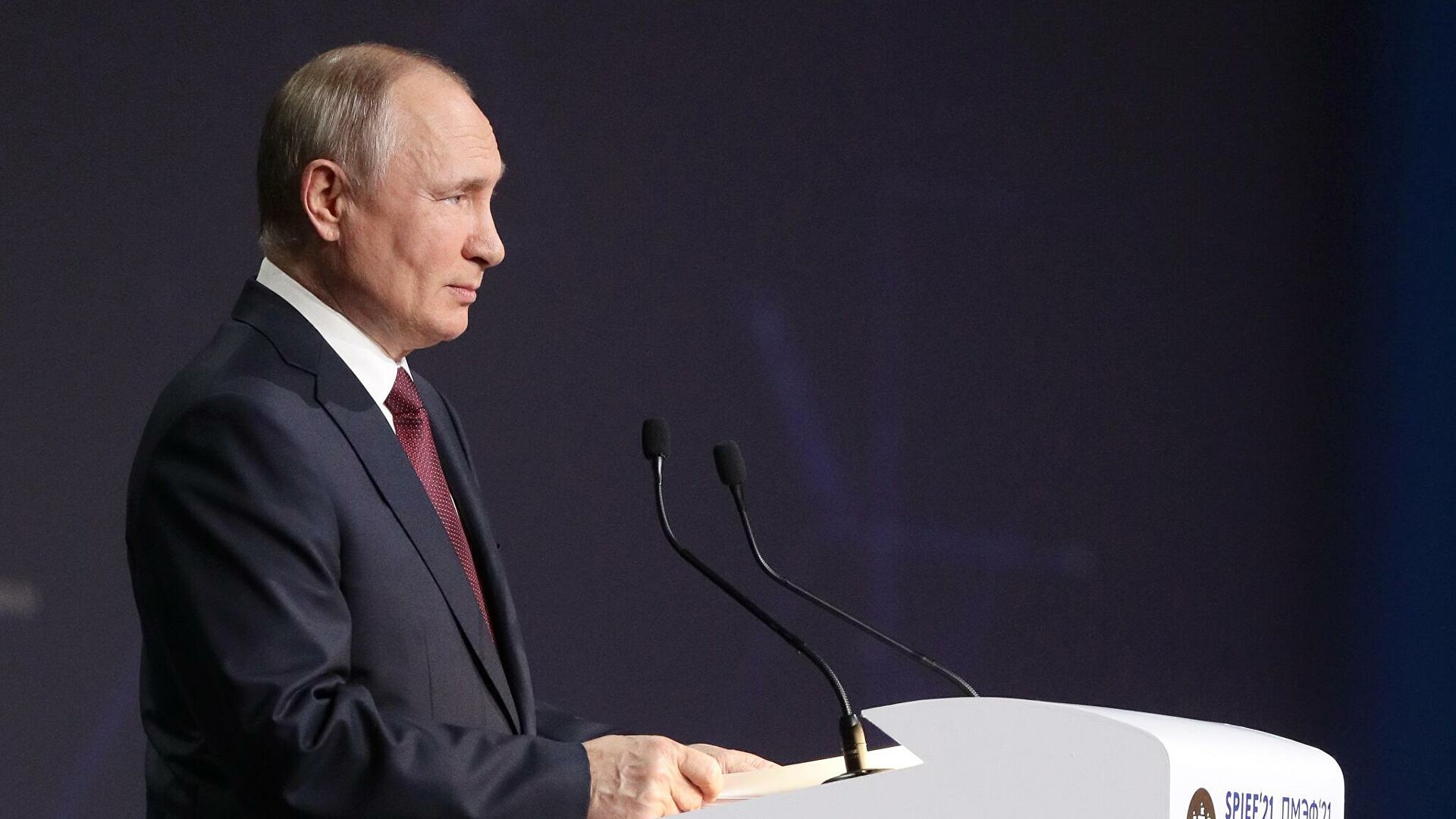 Путин о транзите газа через Украину: Россия не обязана всех кормить 