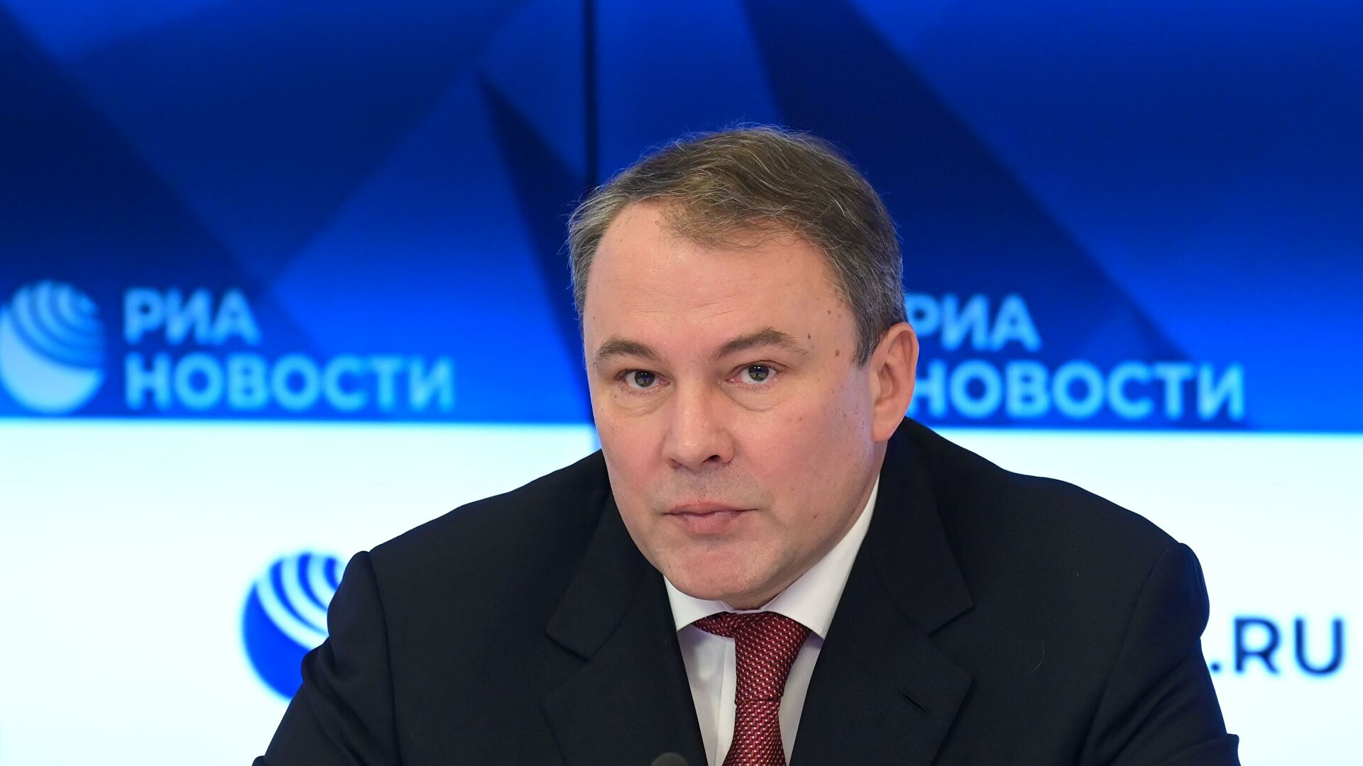 Толстой предупредил Запад об опасности заигрывания с неонацизмом Толстой предупредил Запад об опасности заигрывания с неонацизмом
