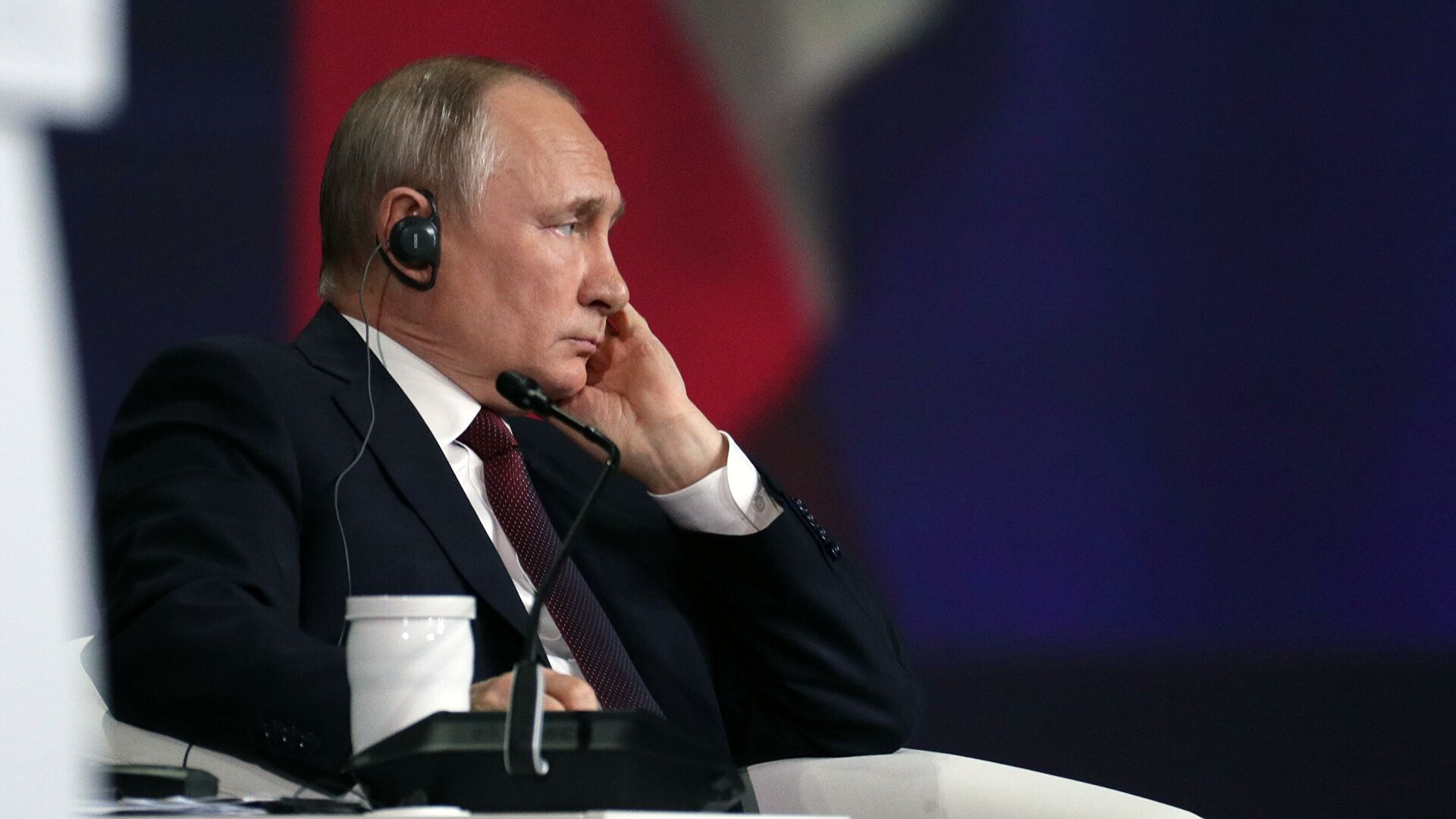 Россия ведет себя очень сдержанно по отношению к США, заявил Путин Россия ведет себя очень сдержанно по отношению к США, заявил Путин
