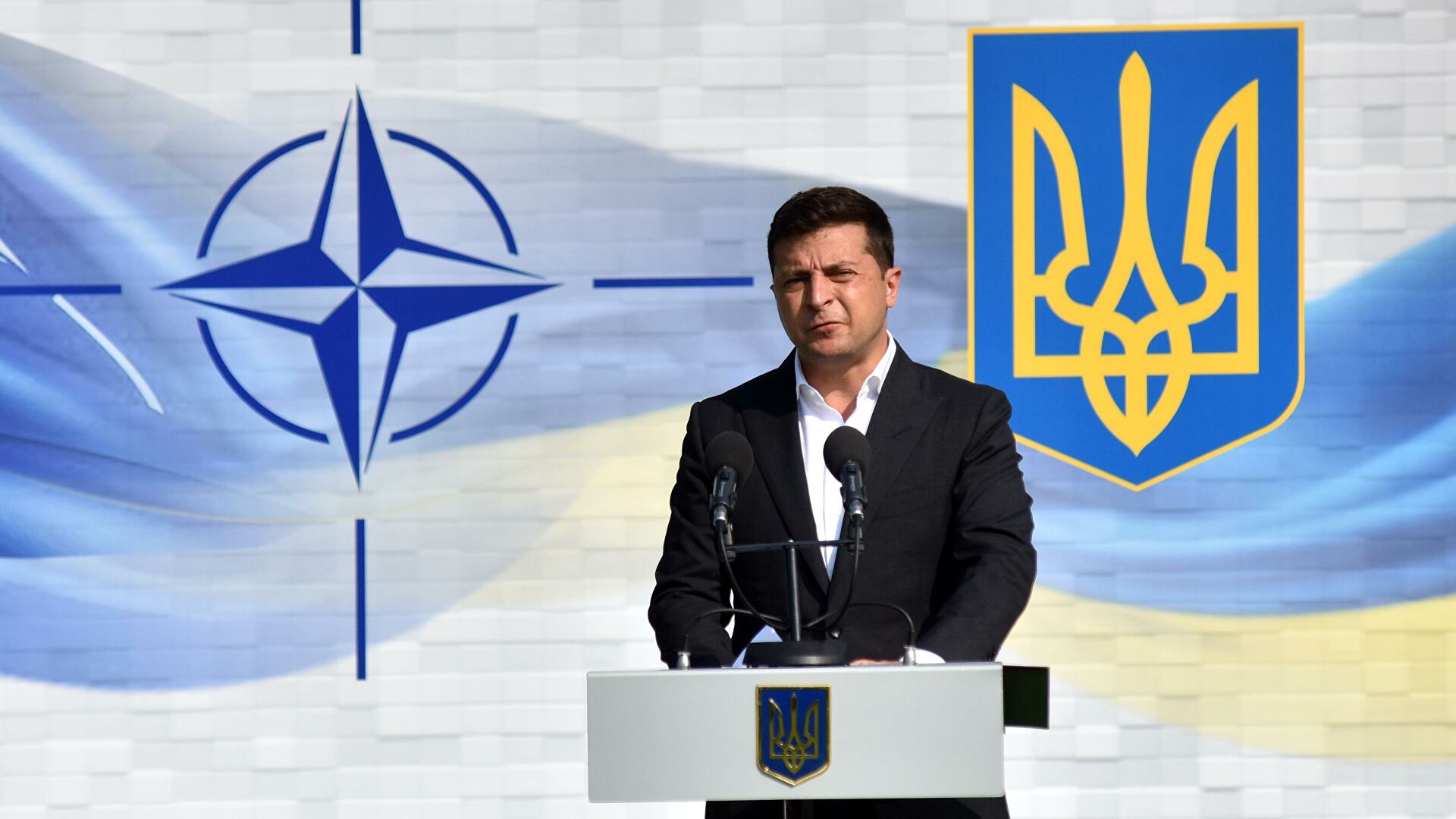 Зеленский заявил, что Украина заслуживает вступления в НАТО 