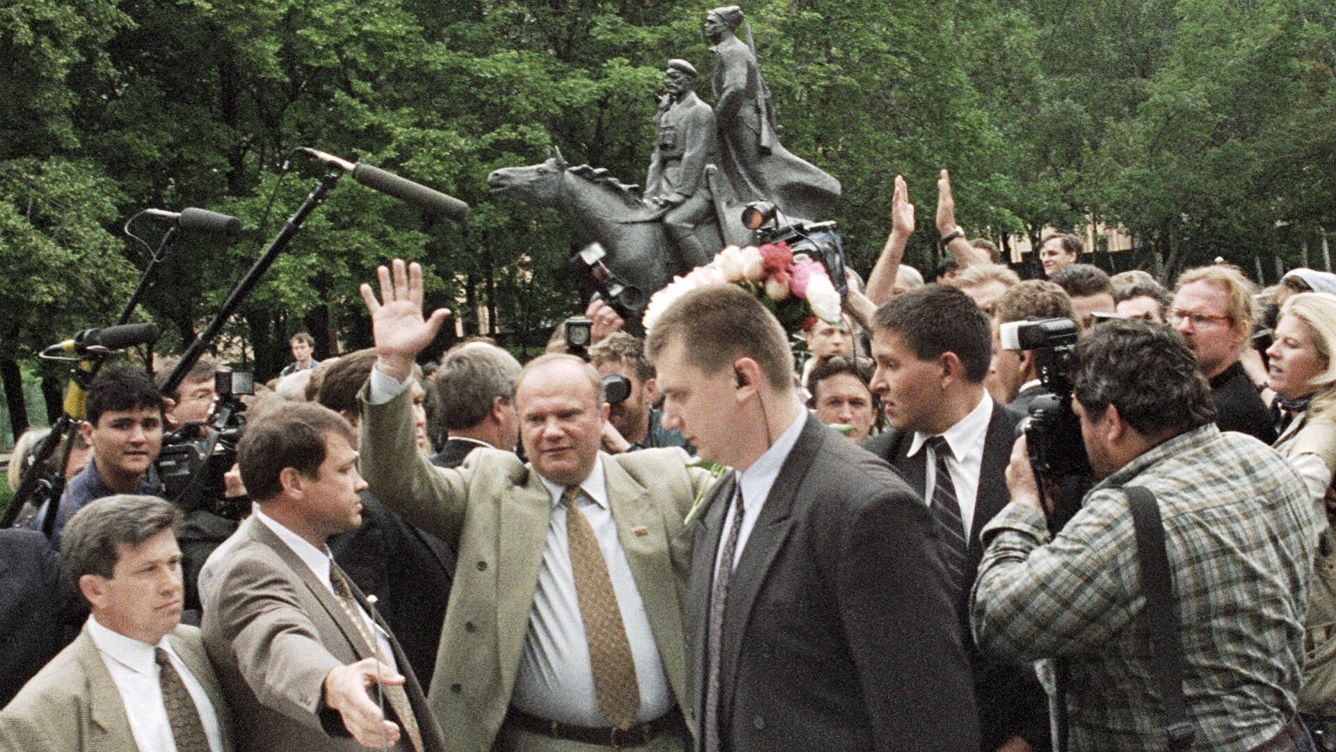 Президентские выборы ельцина. Зюганов 1996. Ельцин и Зюганов 1996. Россия 1996 Ельцин. Ельцин выборы 1996.