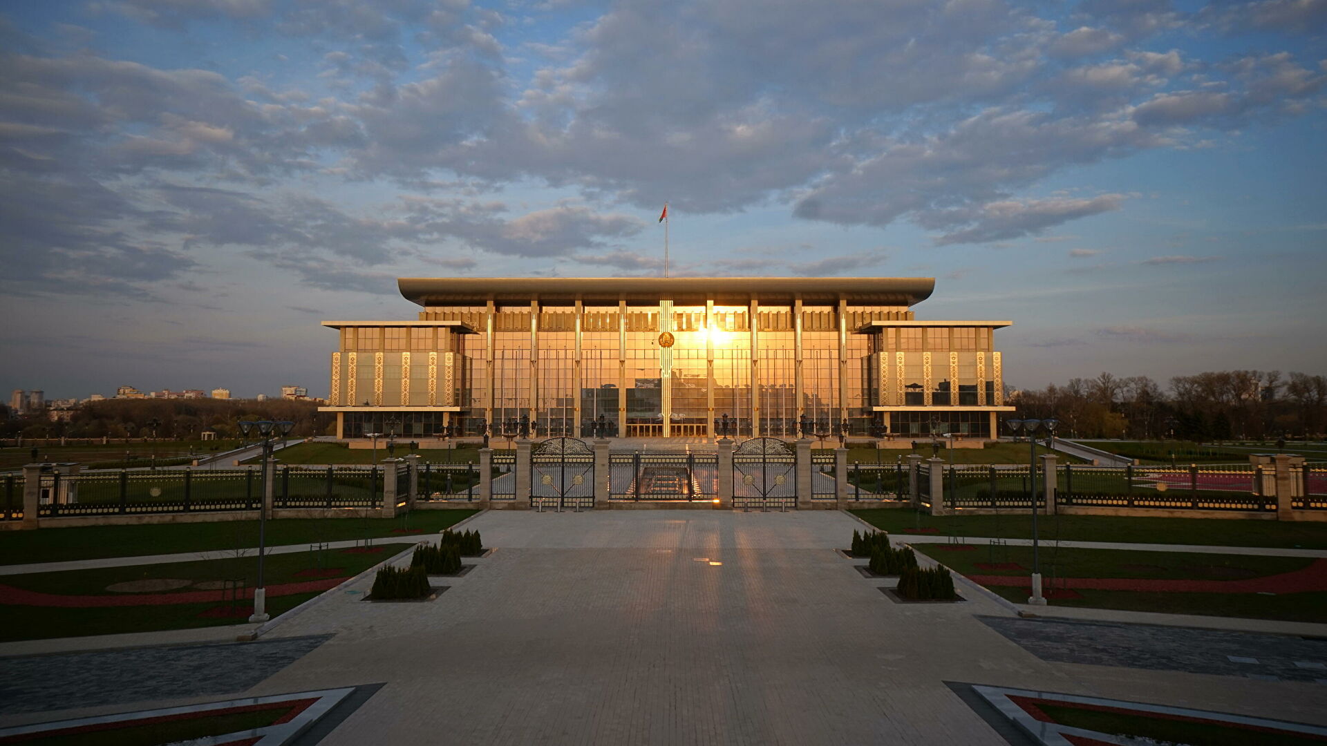 Дом белорусского депутата забросали коктейлями Молотова Дом белорусского депутата забросали коктейлями Молотова