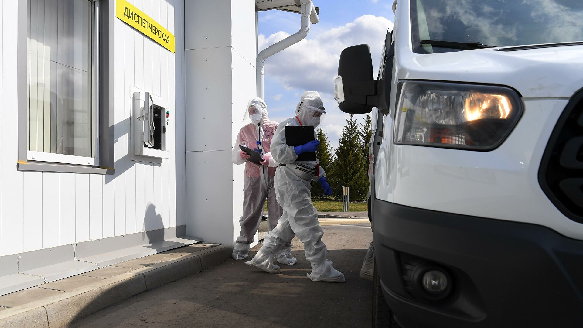 В России выявили 24 702 новых случая заражения коронавирусом В России выявили 24 702 новых случая заражения коронавирусом