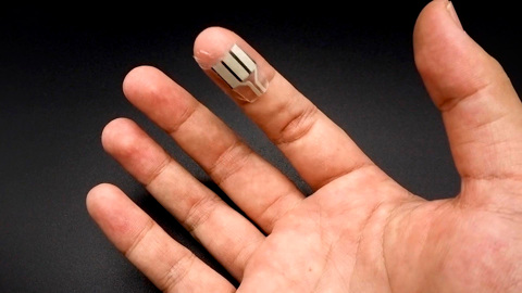 Надеваемую электронику можно запитать энергией с кончиков пальцев