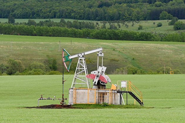 Нефть продолжает дешеветь на опасениях за восстановление экономики