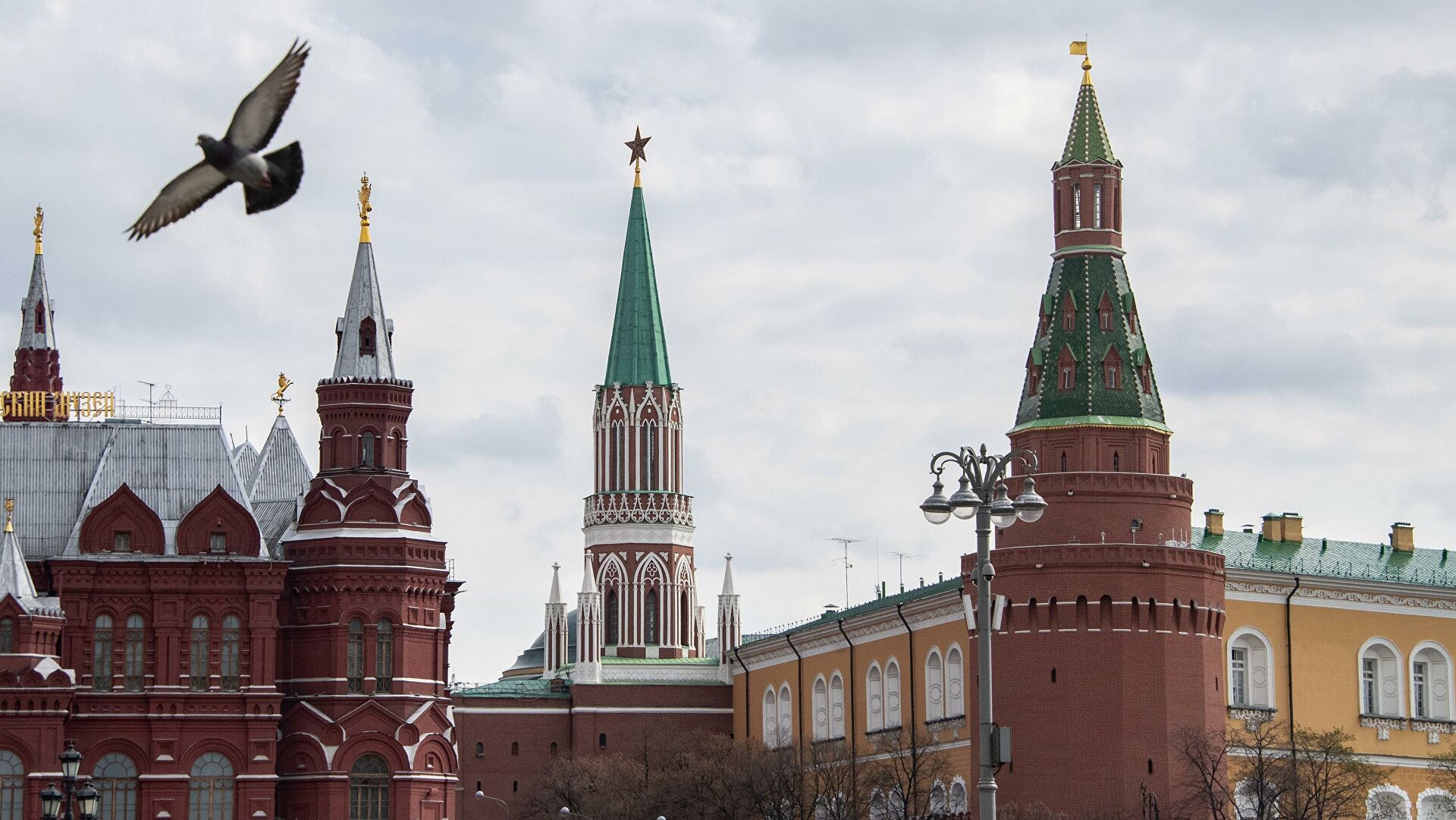 Политолог: Россия пытается сгладить напряжение с Западом Политолог: Россия пытается сгладить напряжение с Западом