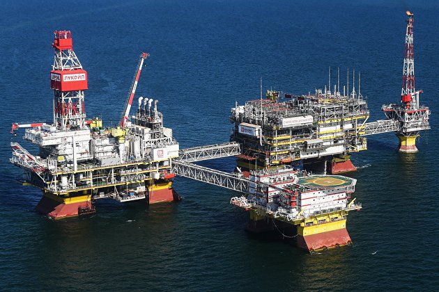Цены на нефть снижаются на противоречивом внешнем фоне Цены на нефть снижаются на противоречивом внешнем фоне