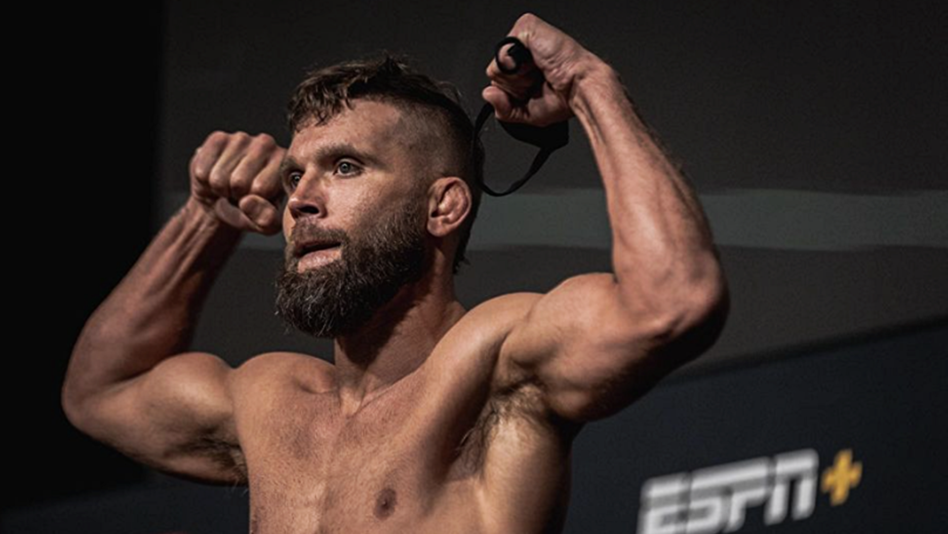 Ветеран UFC Стивенс сдался, избежав перелома локтевого сустава Ветеран UFC Стивенс сдался, избежав перелома локтевого сустава
