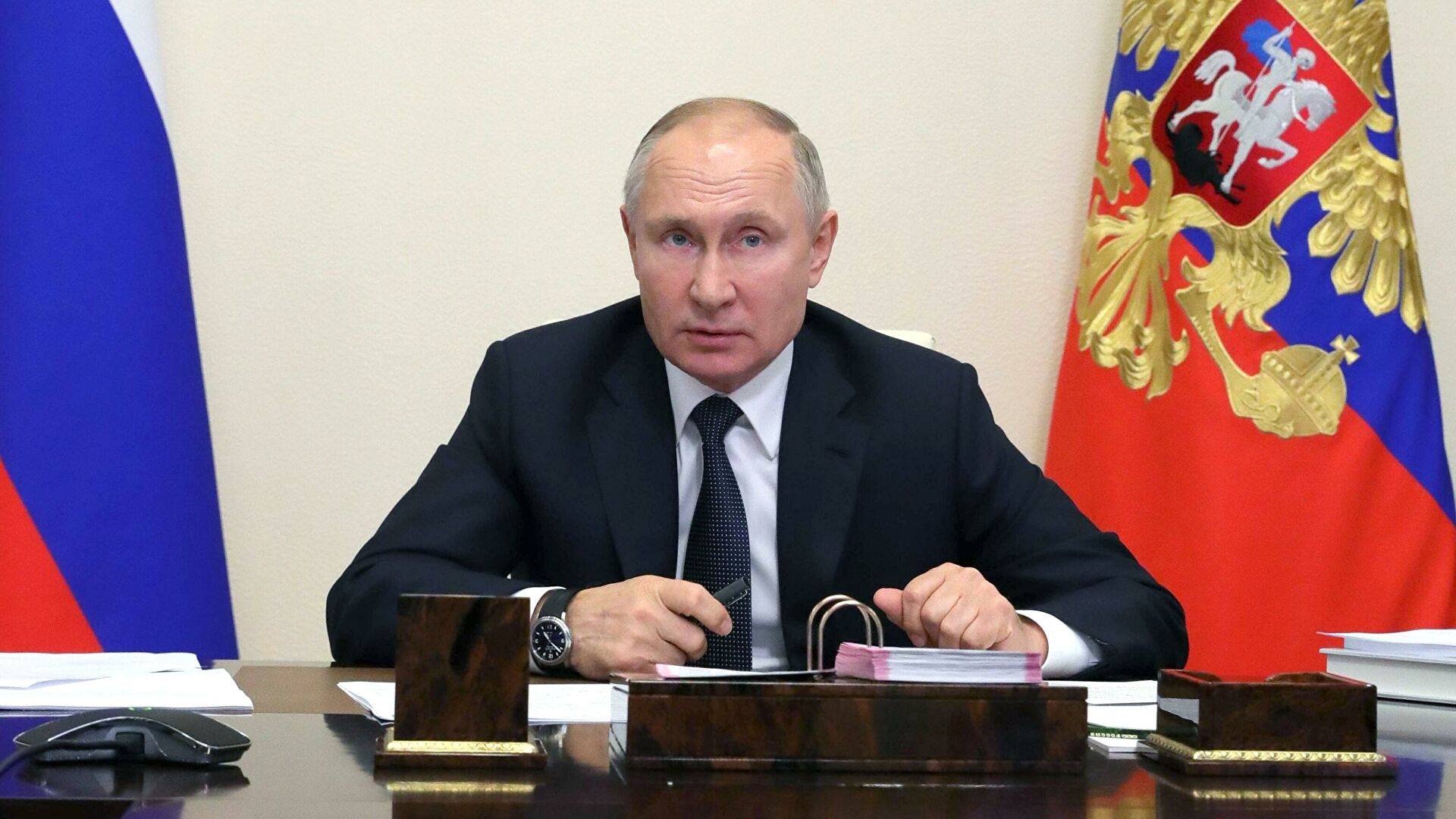 Путин попросил кабмин следить за выполнением планов по нацпроектам Путин попросил кабмин следить за выполнением планов по нацпроектам
