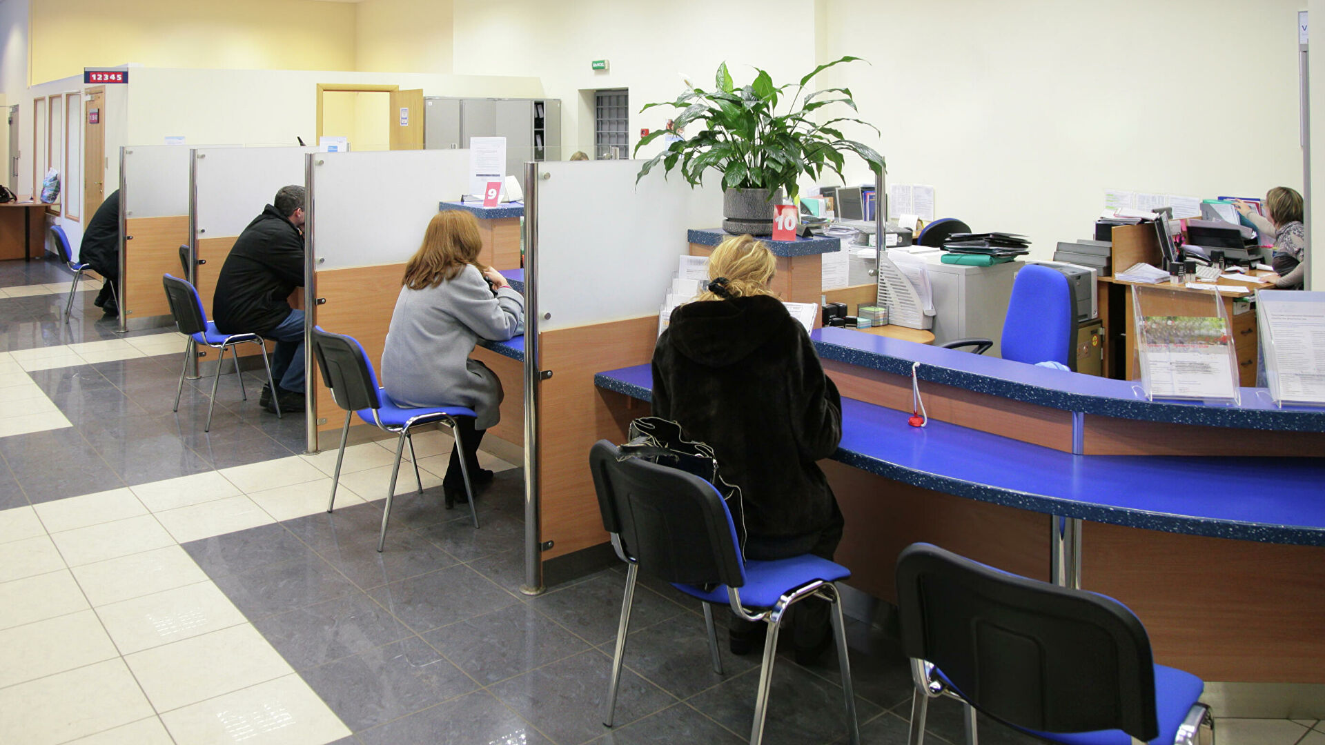 Российские банки сокращают отделения на фоне цифровизации Российские банки сокращают отделения на фоне цифровизации