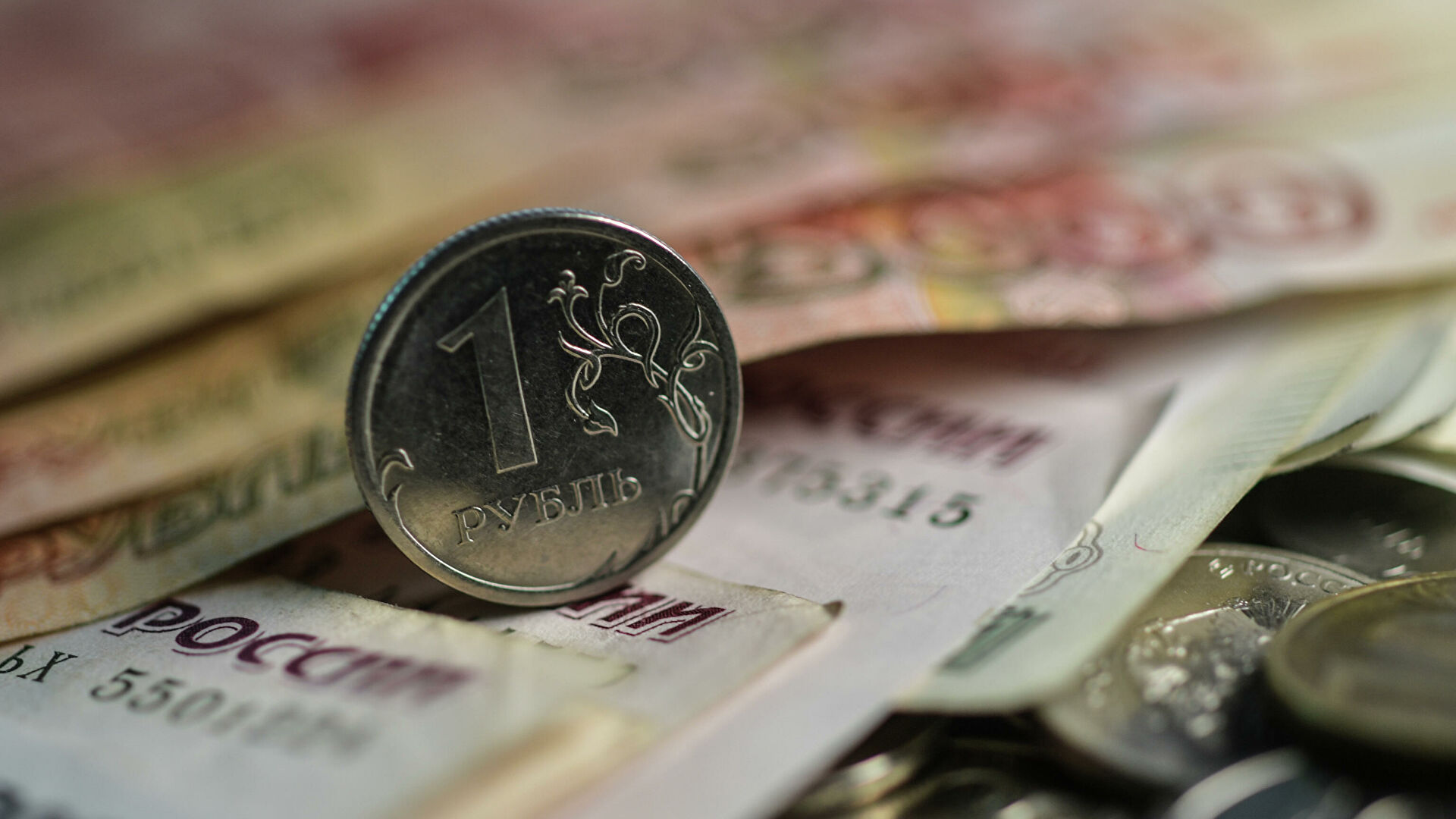Аналитик дал прогноз по курсу рубля после отказа от доллара 