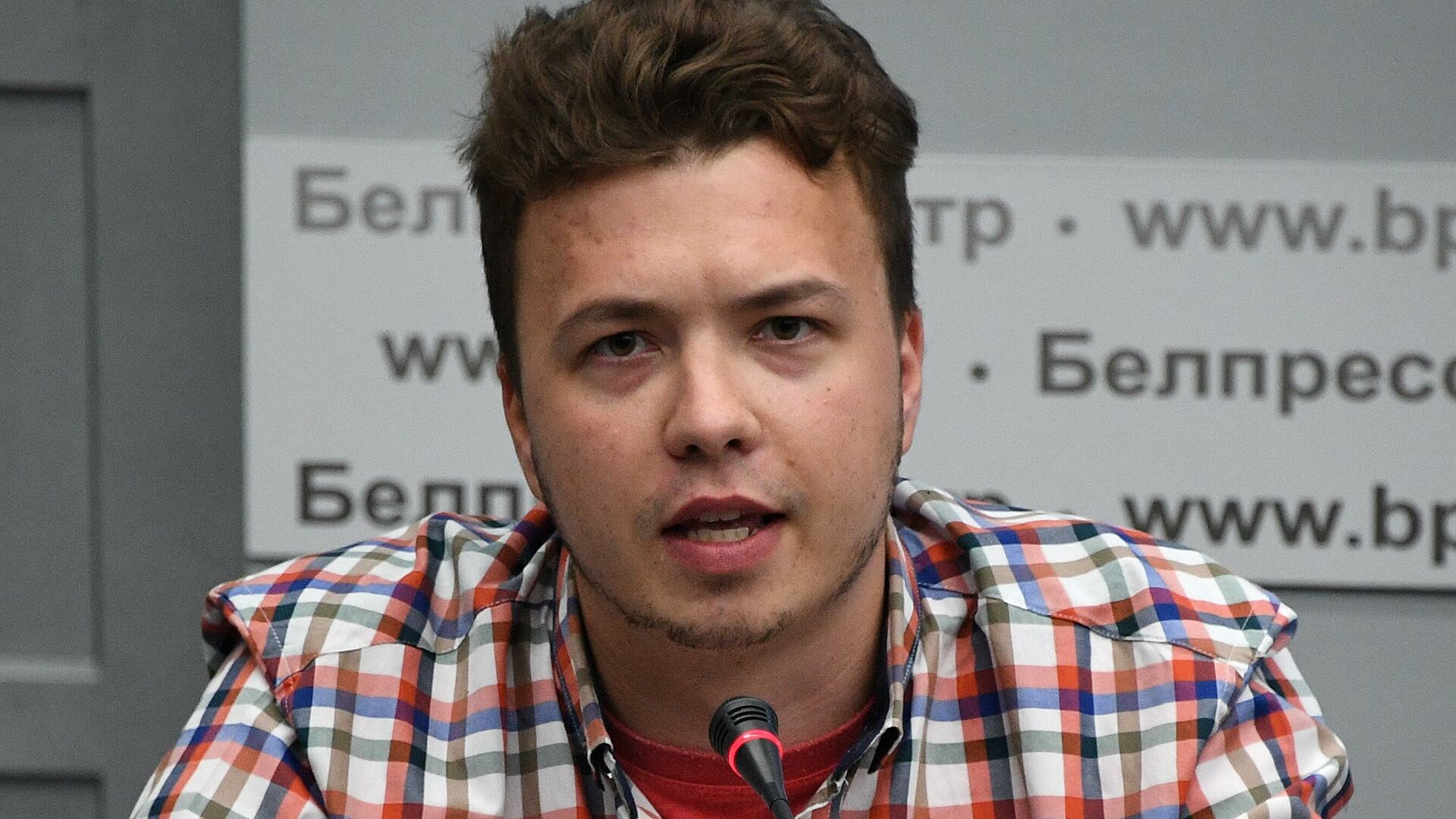 Протасевич заявил, что не подвергался в Минске пыткам и давлению Протасевич заявил, что не подвергался в Минске пыткам и давлению