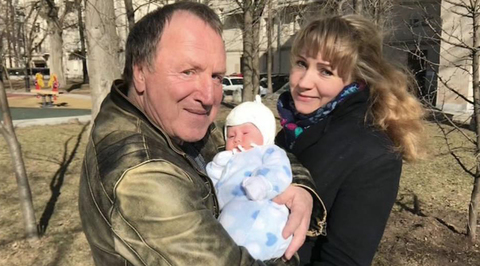 Жену и маленькую дочь Стеклова госпитализировали с COVID-19