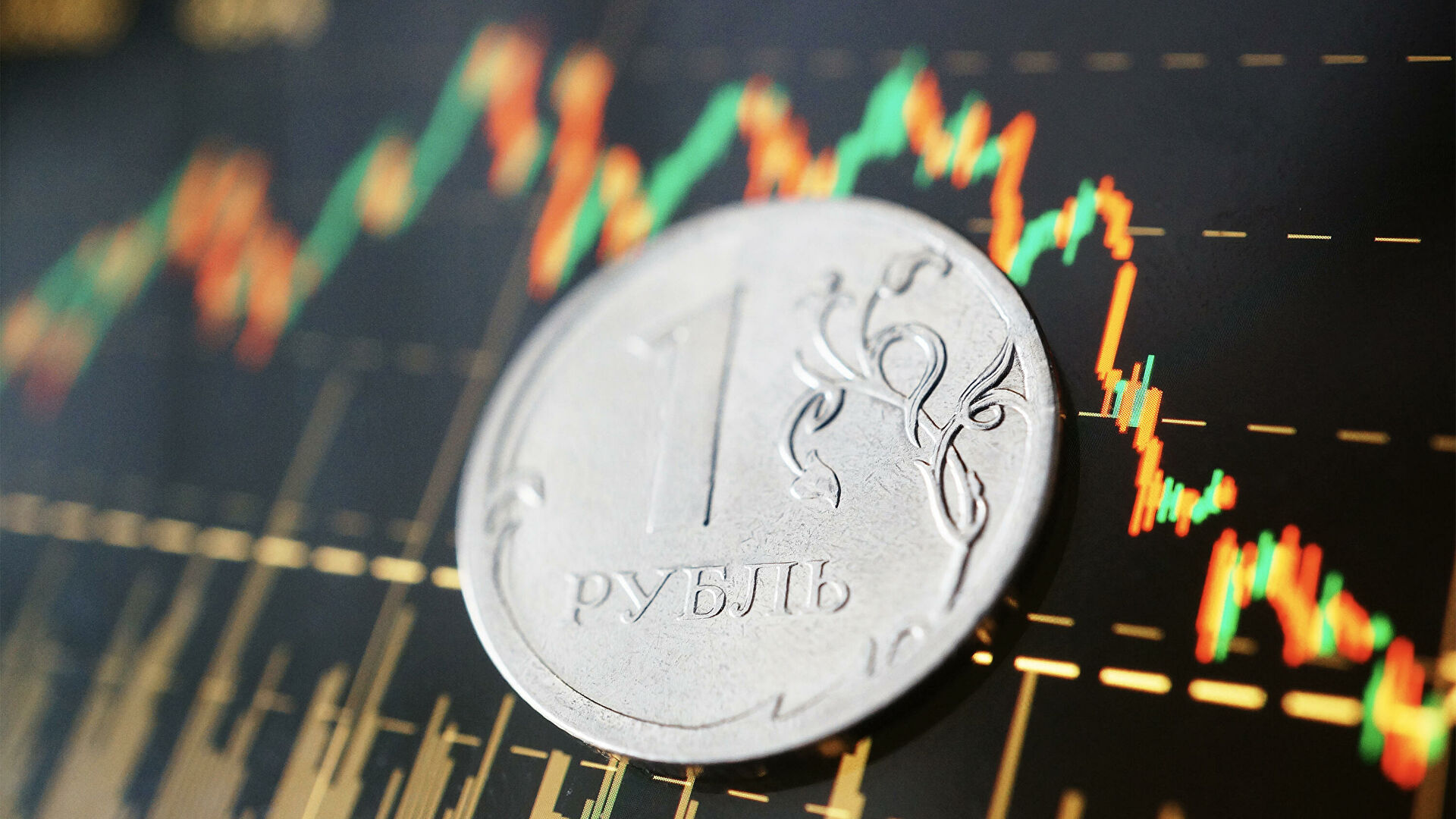 Финансист доказал, почему рубль не может рухнуть 