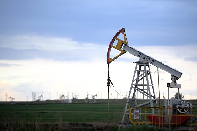 Нефть коррекционно дорожает после очередных распродаж