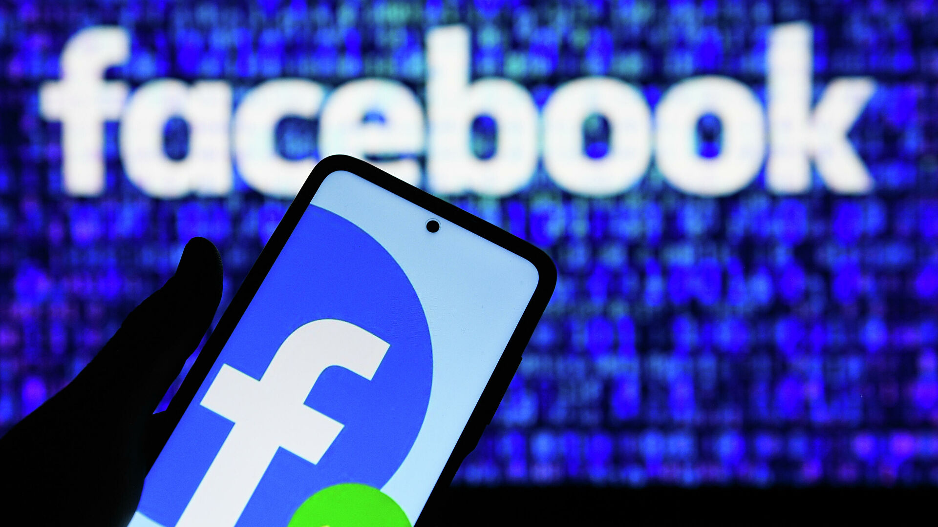 Facebook удалил более 300 аккаунтов из России 