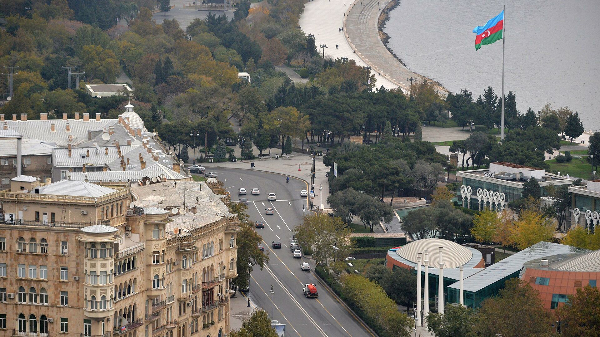 Оскорбивший Жириновского дипломат не служит в МИД, заявили в Баку 