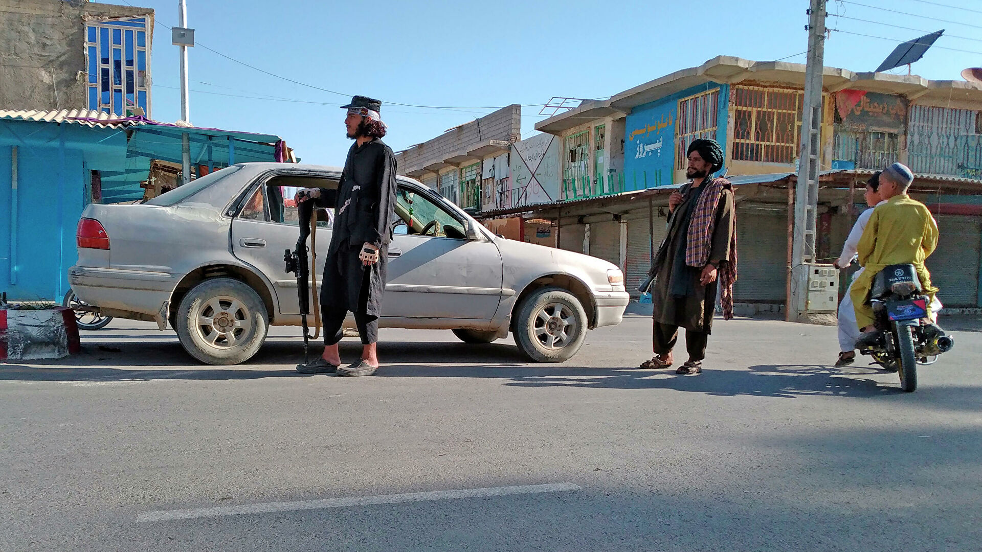 СМИ: афганцы без сопротивления сдали талибам один из городов 