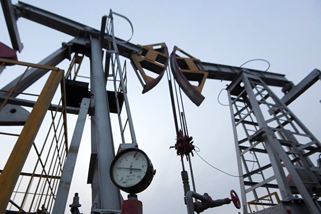 Стоимость нефти слабо снижается