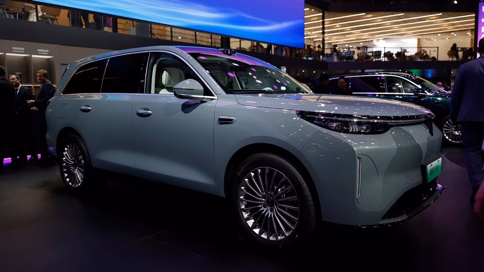 Большой кроссовер Wey V9X прошёл холодные тесты перед выходом в России: в два раза мощнее Toyota Grand Highlander