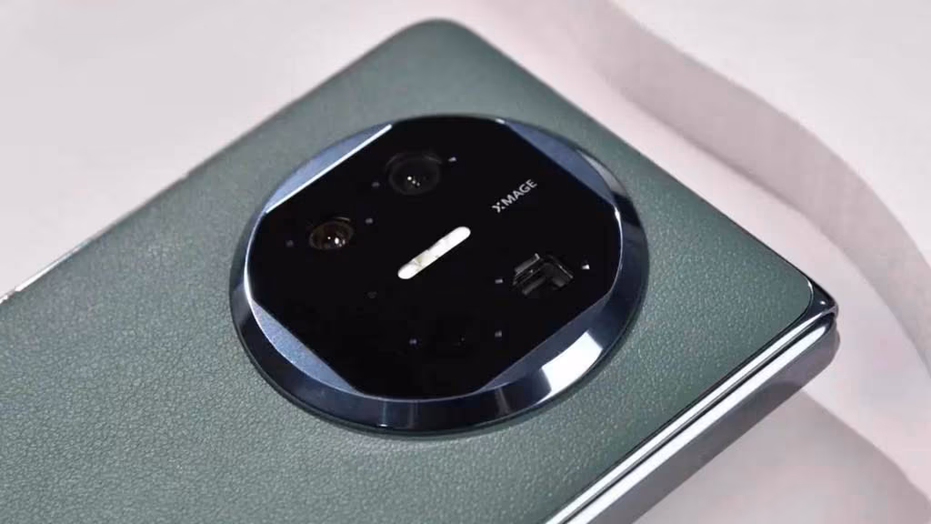Huawei прекращает продажи Mate XT: тройной складной смартфон останется только в восстановленной версии