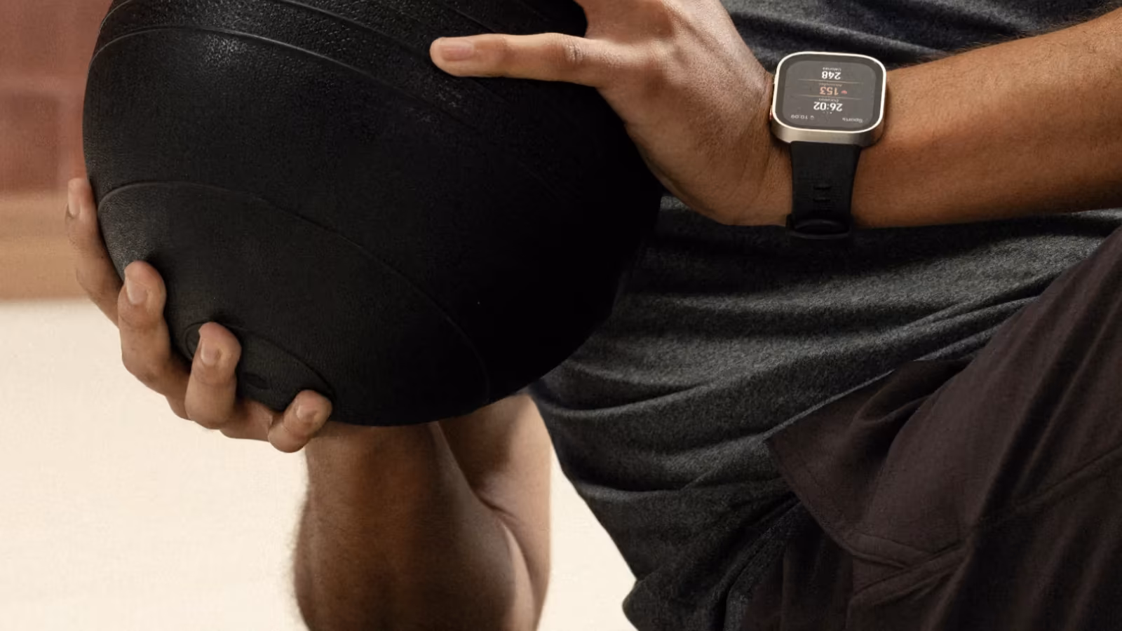 В России начались продажи Amazfit Bip Max: AMOLED, GPS и 4 ГБ памяти для музыки и карт
