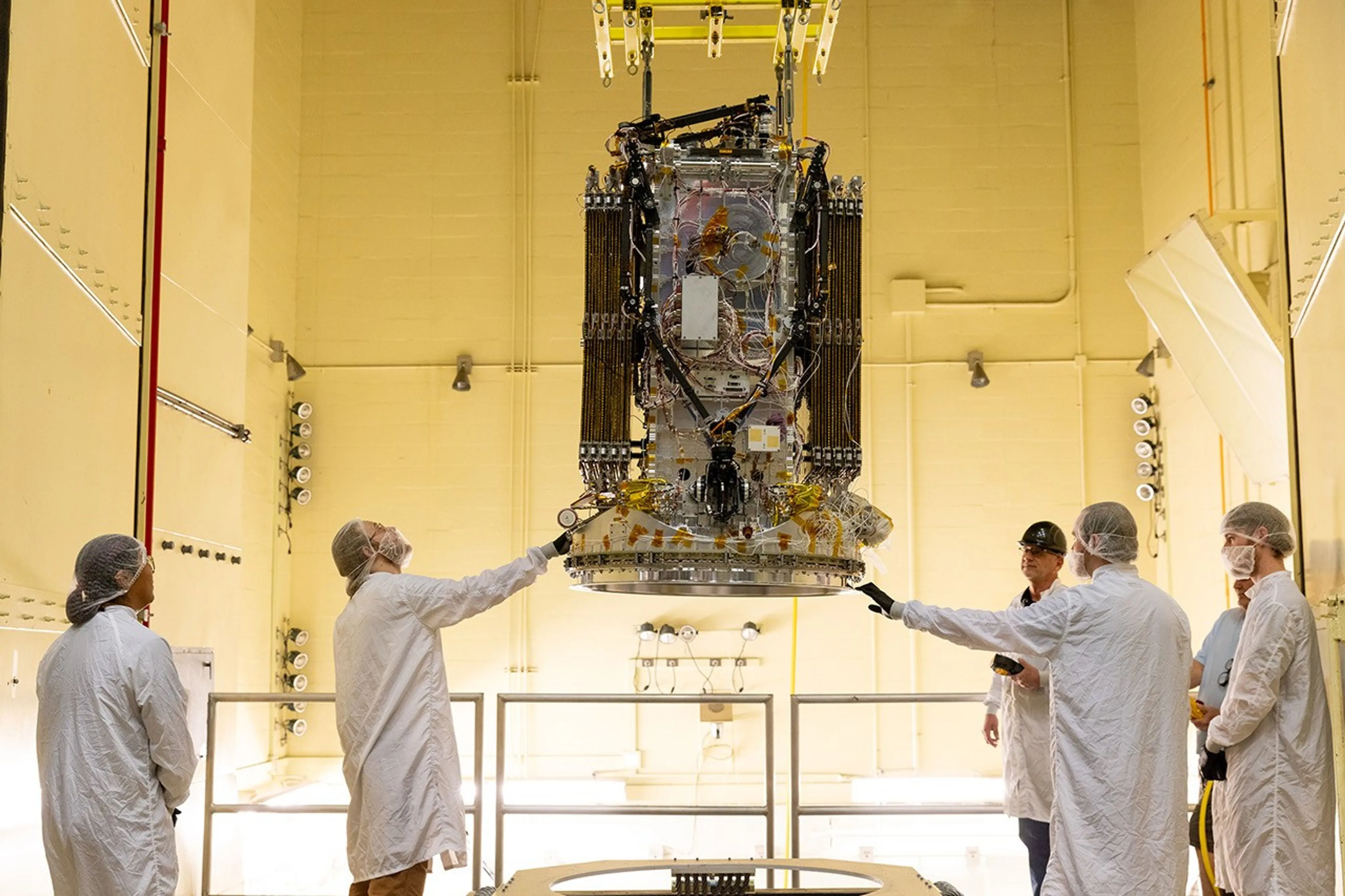 NASA покажет запуск миссии по поднятию орбиты телескопа Swift с помощью робота LINK