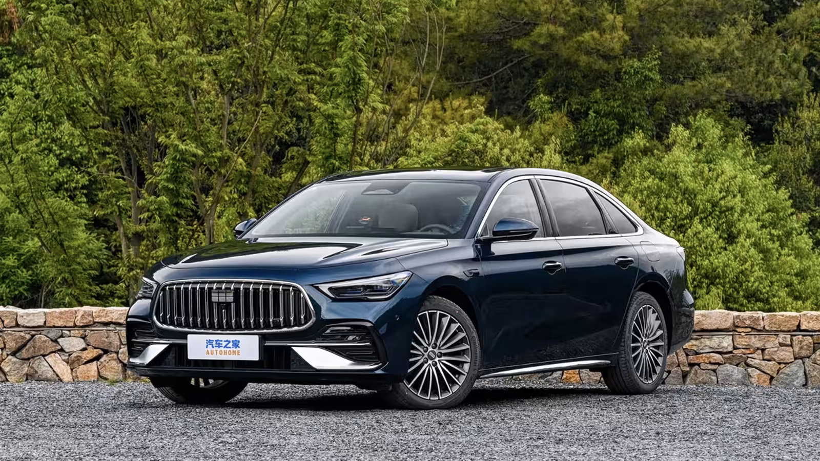 5-метровый гибрид Geely Galaxy Star 7: мощнее и дешевле Toyota Camry с полным приводом
