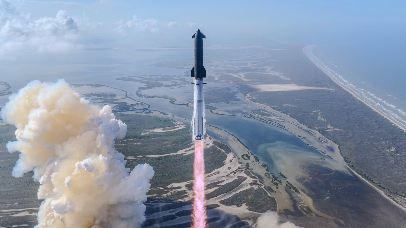 SpaceX Starship V3 взорвался в океане, ускоритель Super Heavy ушёл с курса