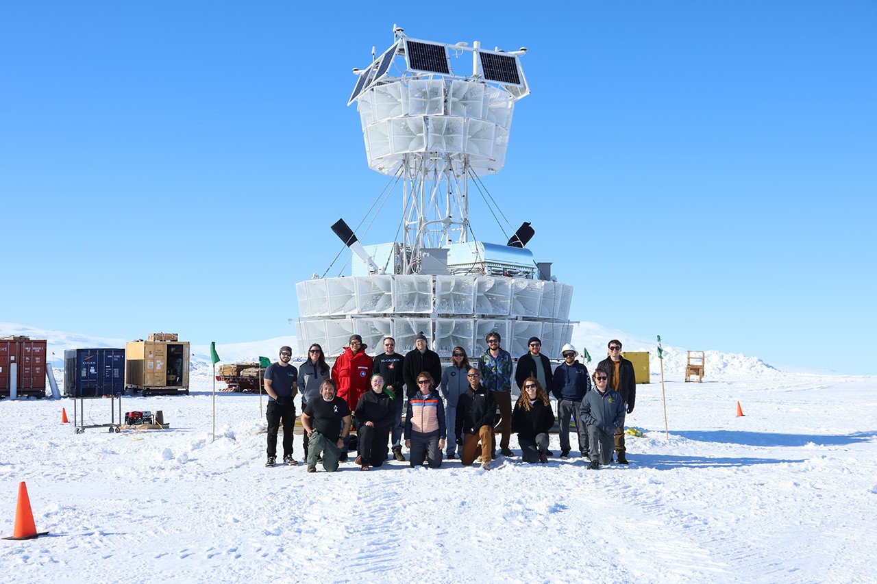 NASA запустила прибор PUEO над Антарктидой для поиска нейтрино сверхвысоких энергий NASA запустила прибор PUEO над Антарктидой для поиска нейтрино сверхвысоких энергий