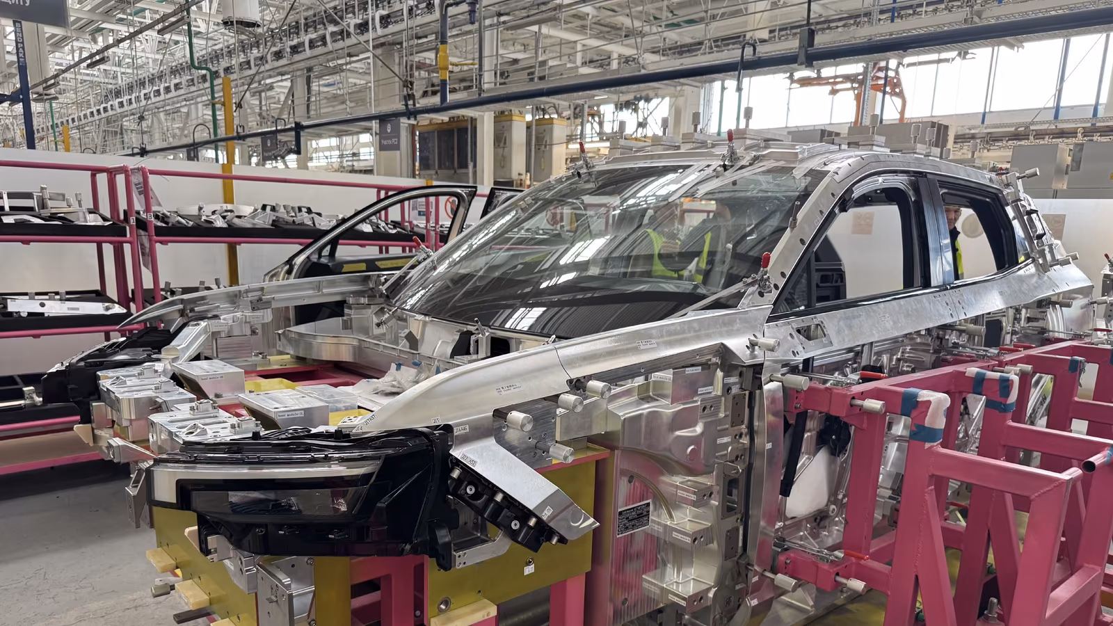 АвтоВАЗ применяет пятитонные калибры при сборке Lada Azimut