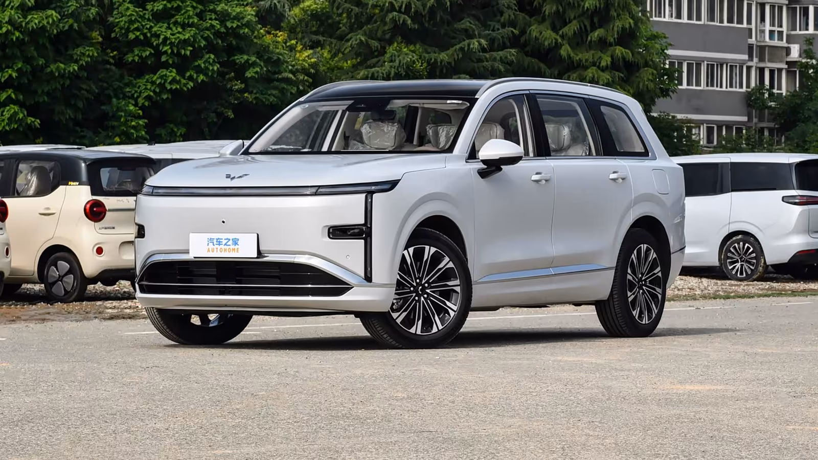 Wuling Starlight L: 6 мест, 1260 км хода, 231 л.с., пожизненная гарантия за 1,55 млн рублей