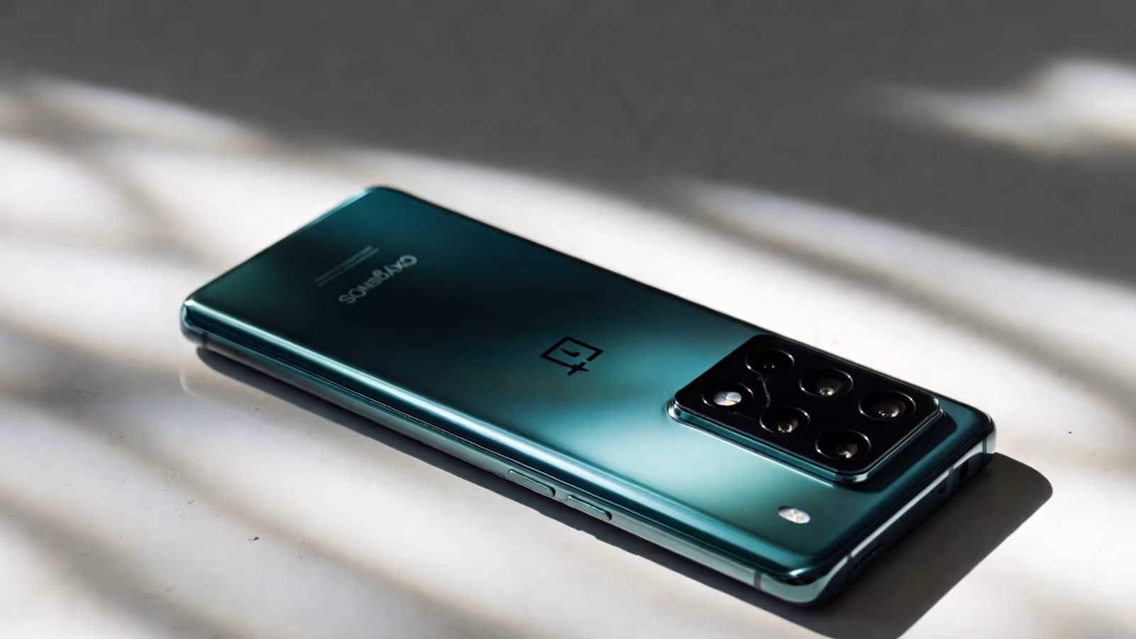 OnePlus 16: дисплей 185 Гц и 200 Мп камера с перископическим зумом