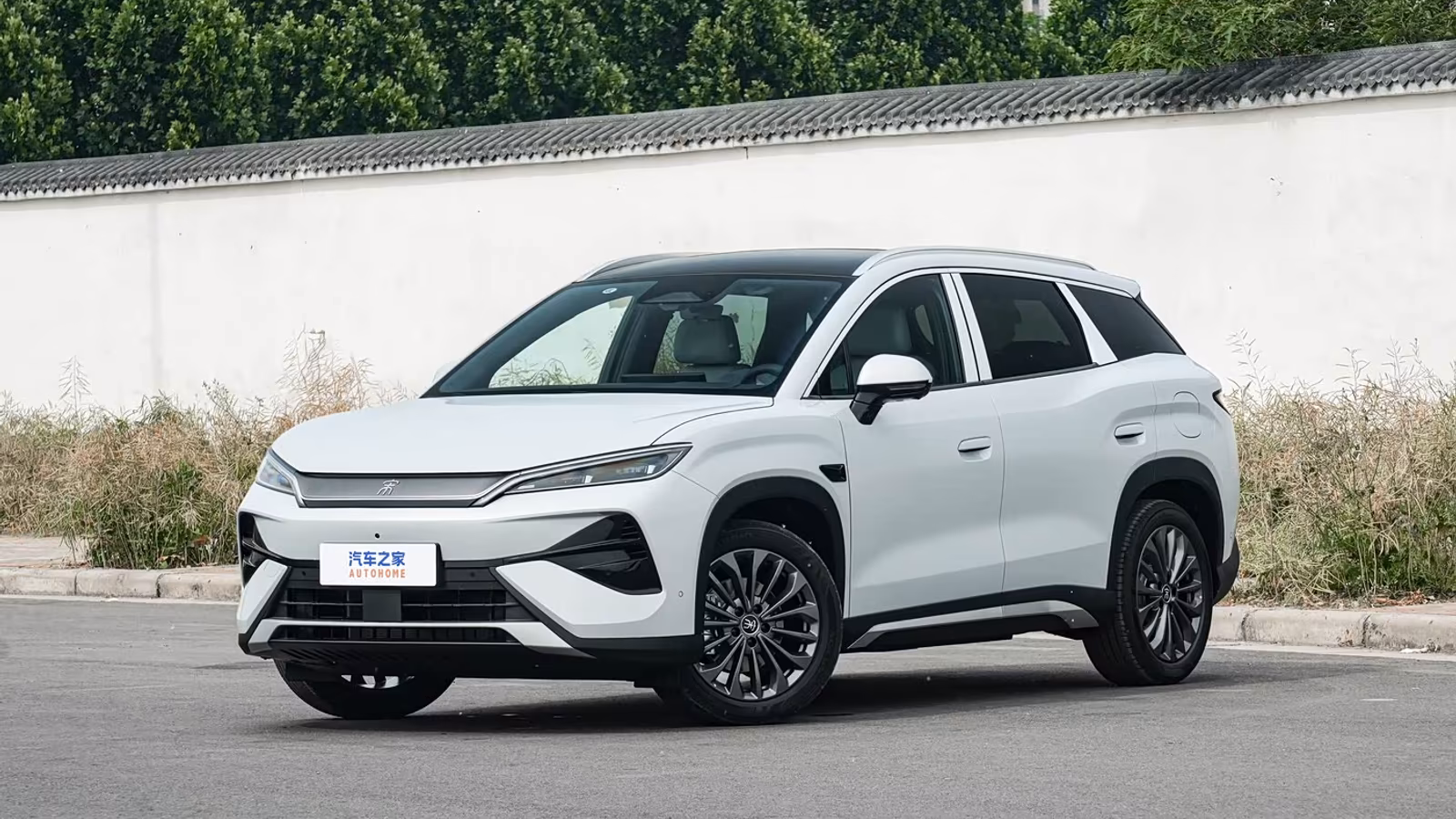 BYD Song Ultra DM-i: ��������� ��������� � ������� ���� 1845 �� �� 1,7 ��� ������
