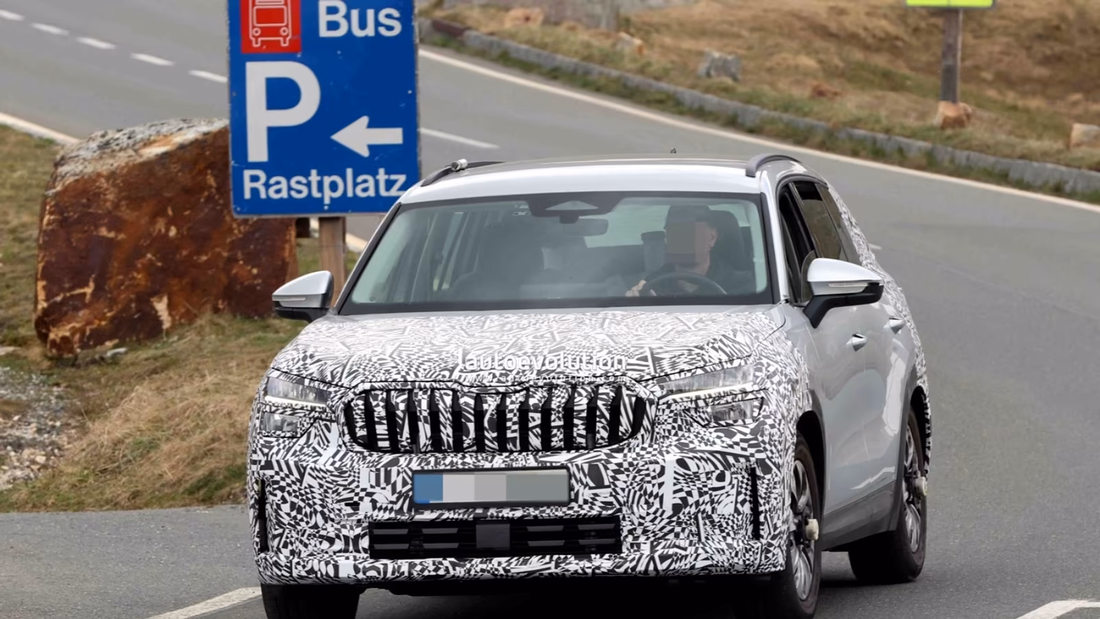 Обновленный Skoda Kodiaq 2027 замечен на тестах в Альпах: первые фото