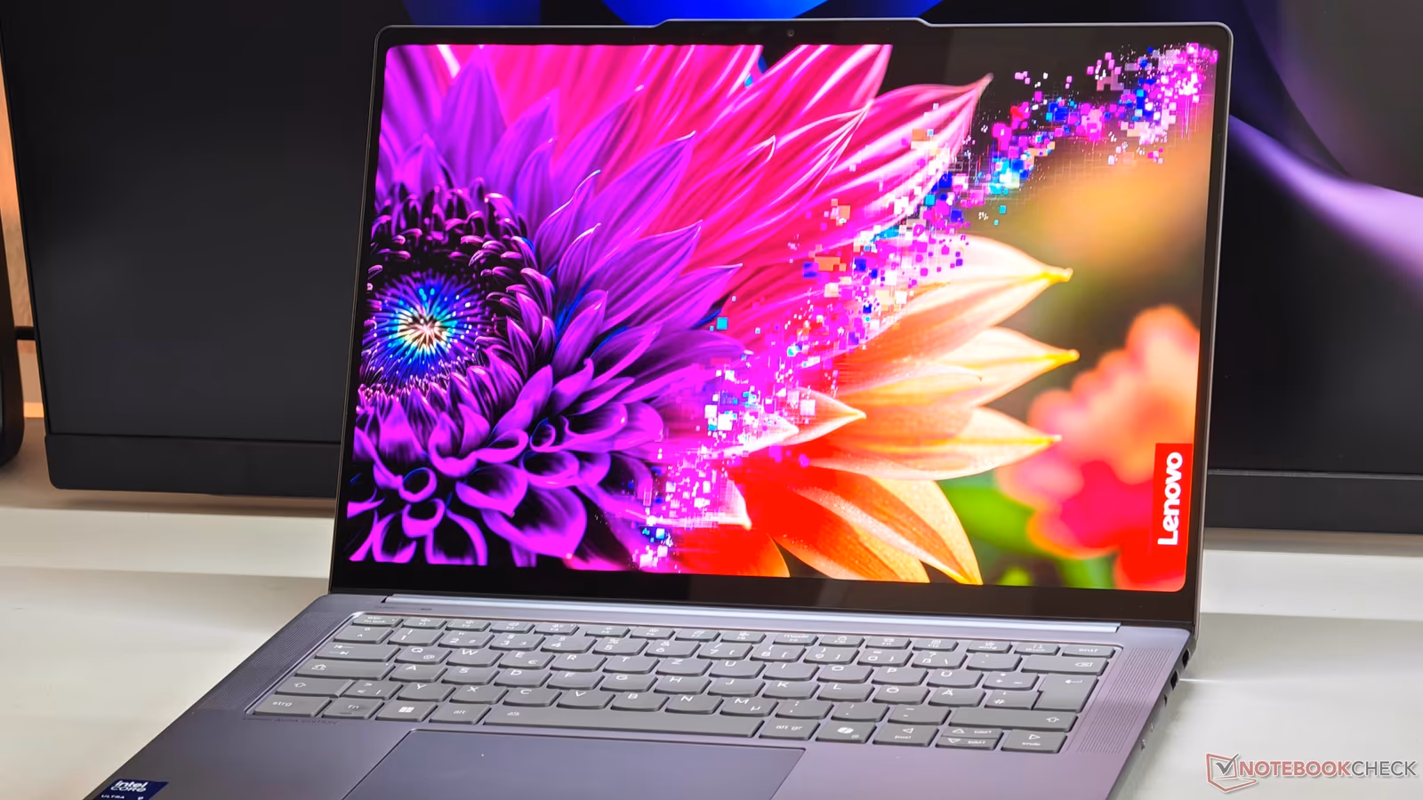Lenovo Yoga Pro 7 �� 20-������� Nvidia N1X ������ � 4000 ����