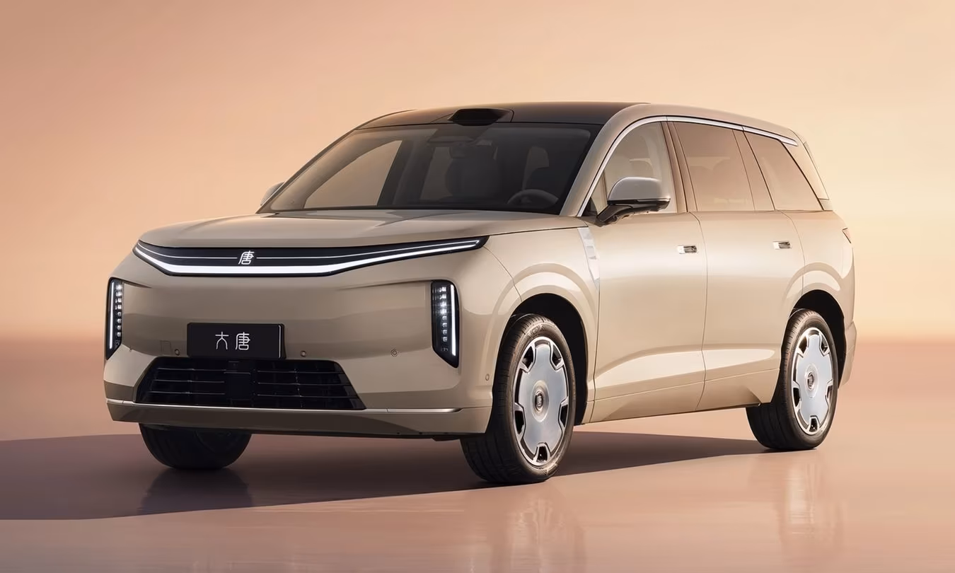 BYD Tang: зарядка за 10 минут и запас хода 950 км — новый электрокроссовер BYD Tang: зарядка за 10 минут и запас хода 950 км — новый электрокроссовер