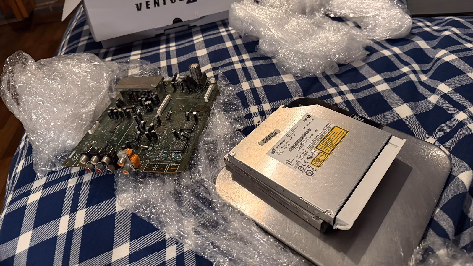 Вместо GeForce RTX 5070 курьер принёс плату от ресивера Kenwood и DVD-привод Вместо GeForce RTX 5070 курьер принёс плату от ресивера Kenwood и DVD-привод