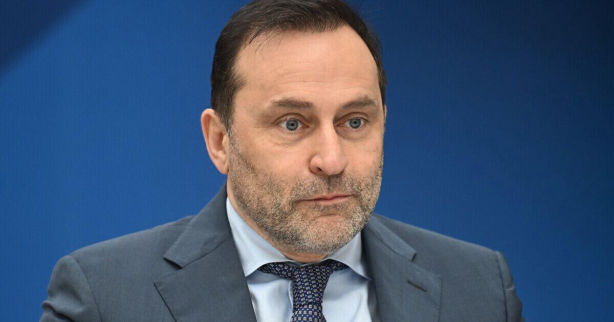 Депутат Свищев поблагодарил болельщиков с флагами РФ на ЧМ-2026 Депутат Свищев поблагодарил болельщиков с флагами РФ на ЧМ-2026