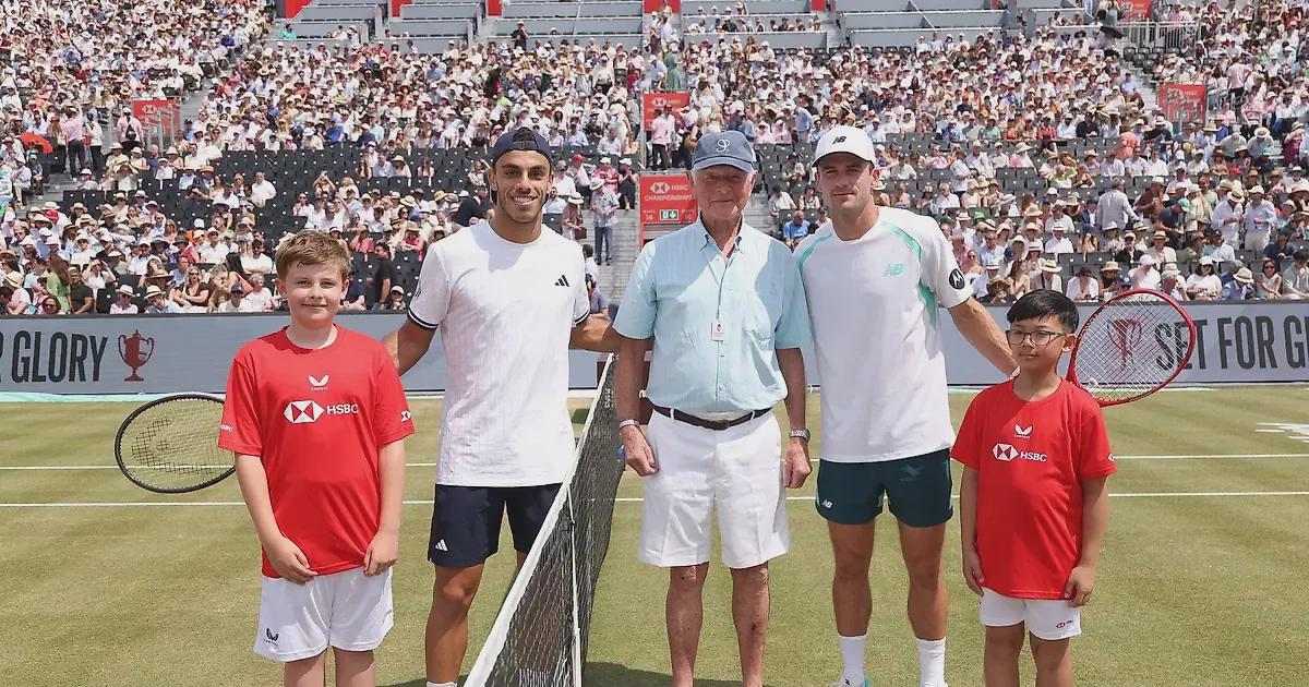 Томми Пол поздравил Франсиско Серундоло с победой на турнире Queen's Club Томми Пол поздравил Франсиско Серундоло с победой на турнире Queen's Club