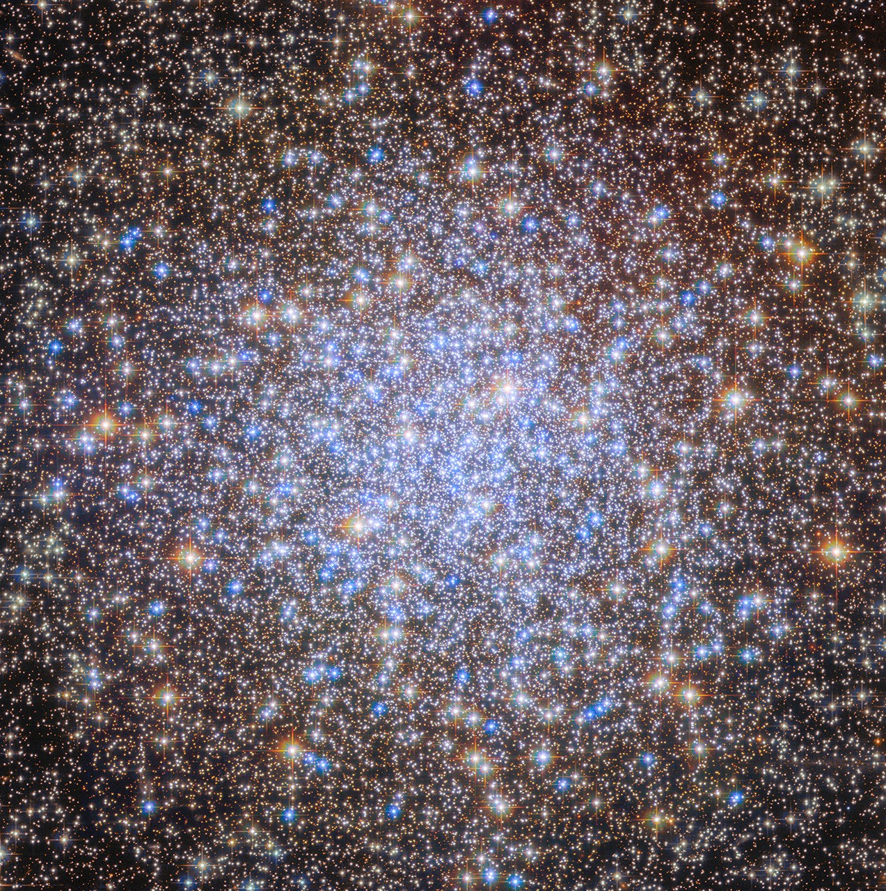 Телескоп Hubble сфотографировал звездное скопление в виде небесной люстры Телескоп Hubble сфотографировал звездное скопление в виде небесной люстры