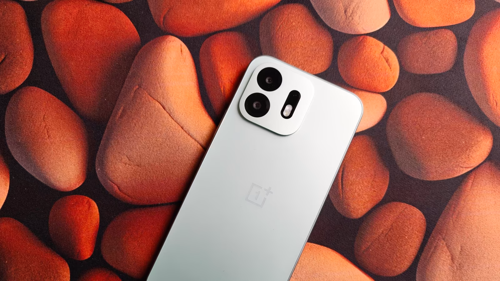 OnePlus N6: �������� �� $200 � �������� 8000 ��� ������� �� ����� ����