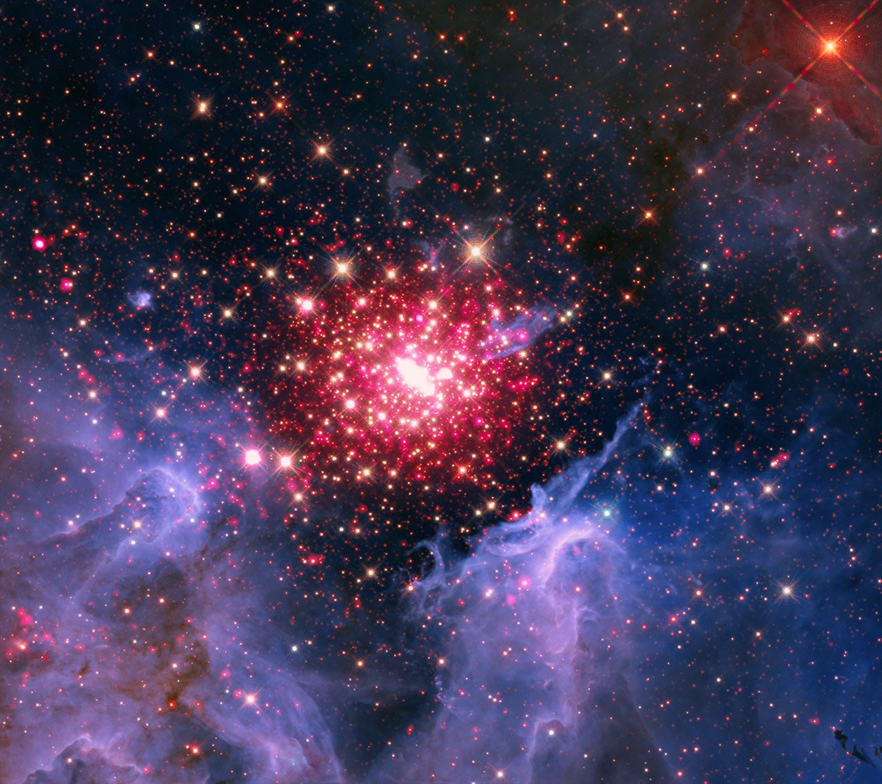 NASA показало космос в цветах американского флага к 250-летию США