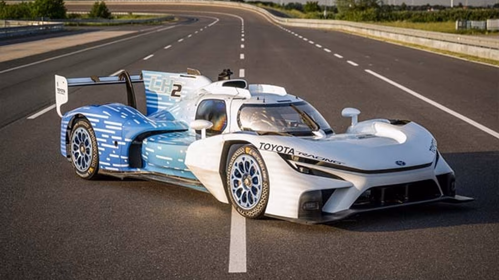 Toyota ���������� �� �24 ���� ��-���� ���������� �������� TR LH2 �� ������ �������
