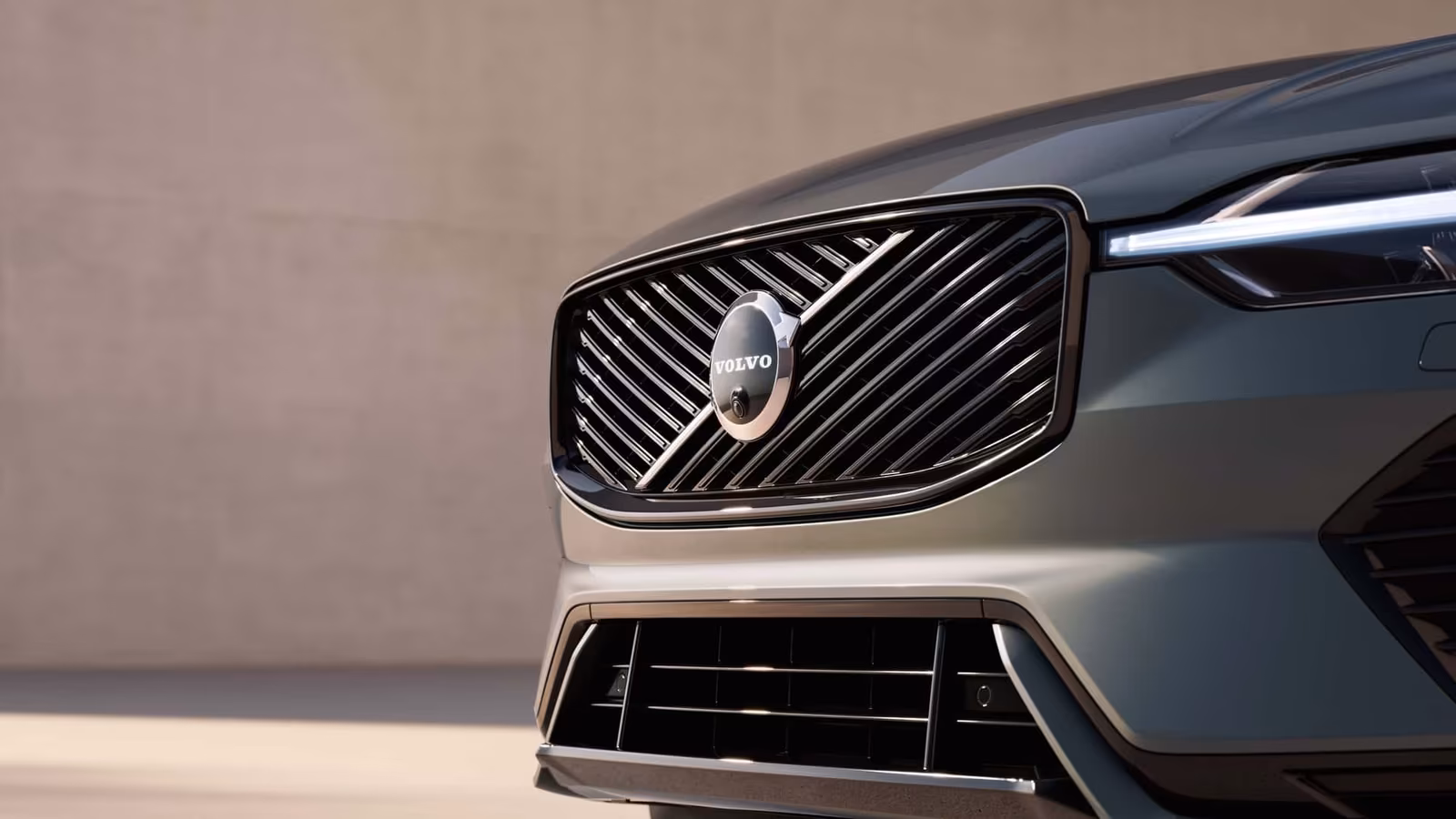 Volvo XC60 T8 PHEV: запас хода на электричестве вырастет до 160 км