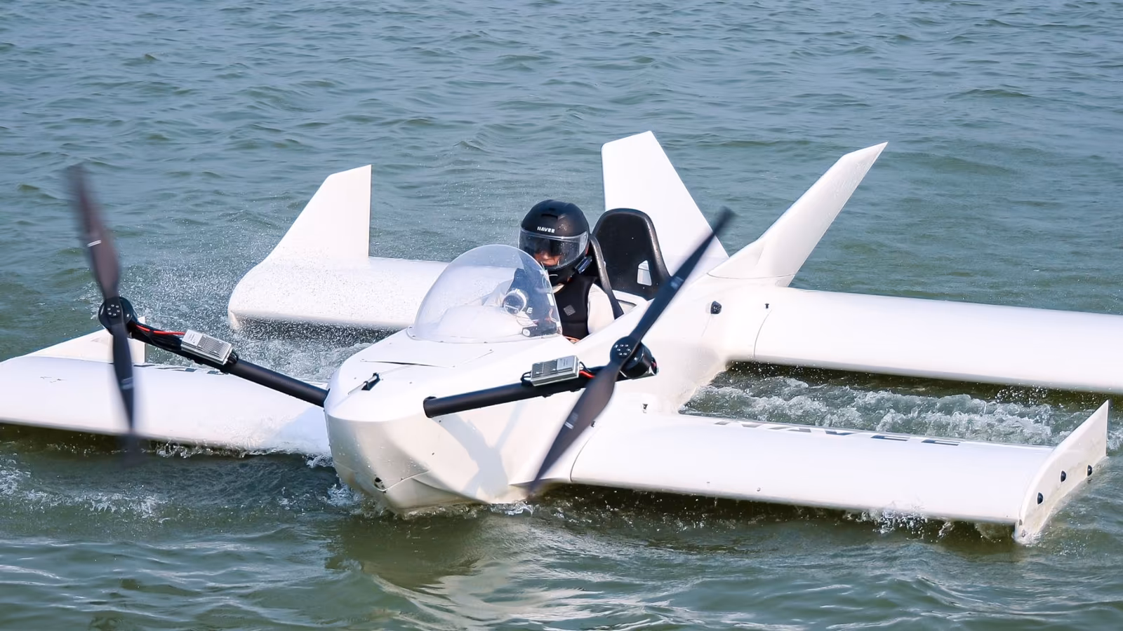 WaveFly 5X: летающий над водой аппарат разгоняется до 85 км/ч